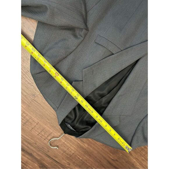 Burberry’s Pure Wool Gray Pinstripe Two-Button Blazer Sz 44R* - Picture 12 of 13